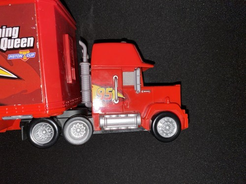 Disney Pixar Cars Lightning & Transforming Mack 2-in-1 Hauler Playset Trailer - Picture 10 of 18