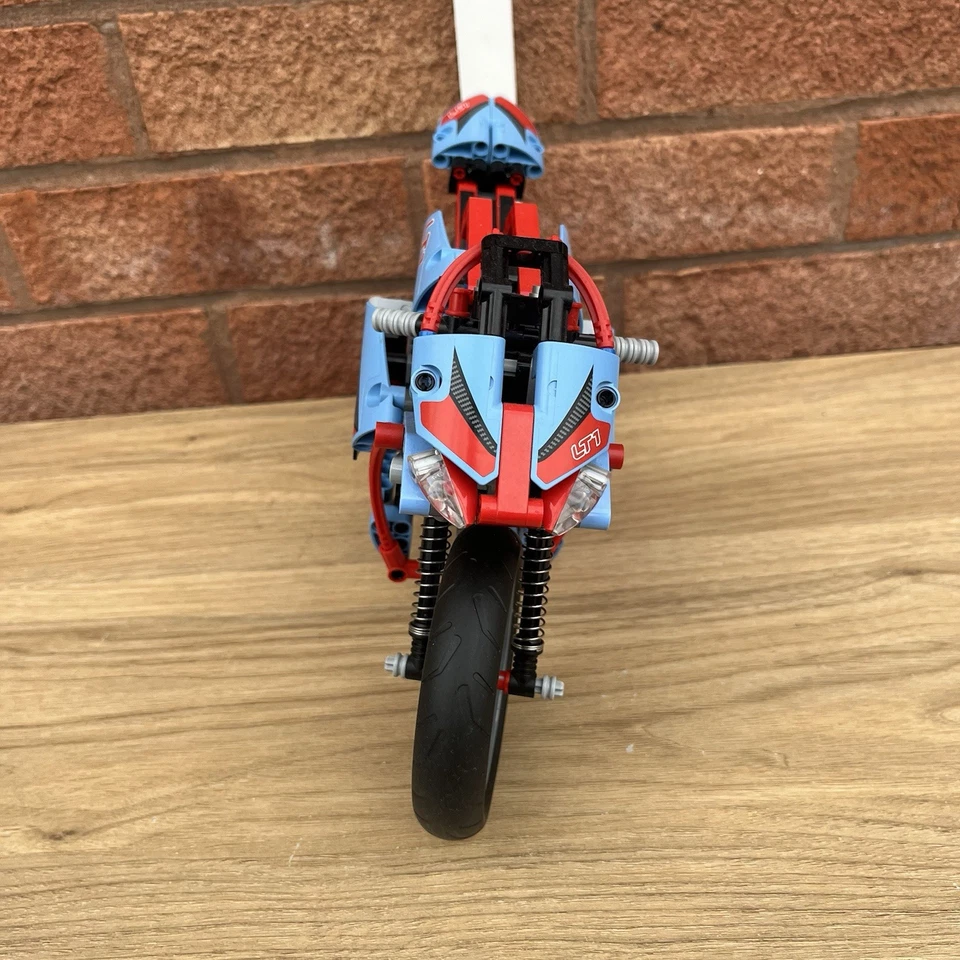 LEGO Technic 42036 Street Motorcycle, photo 2 of 4