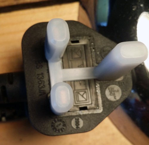 3 Poliger UK Stecker auf Kleingerät Britischer Stecker nach BS 1363 A /SASO 2203 - Bild 2 von 4