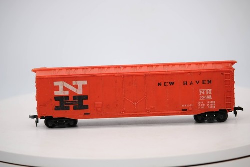 HO Scale Train New Haven Plug Door Steel Box Car NH 35688 TYCO 1:87 Gauge - Picture 4 of 5