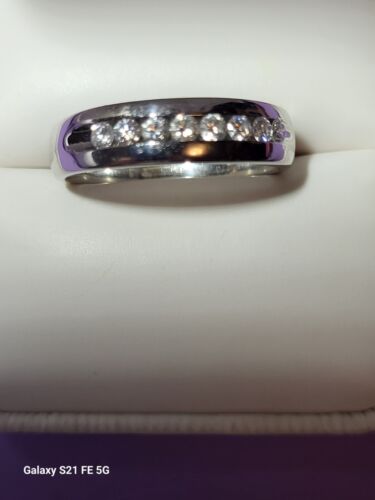 Mens Platinum and Diamond Estate Ring - Picture 3 of 18