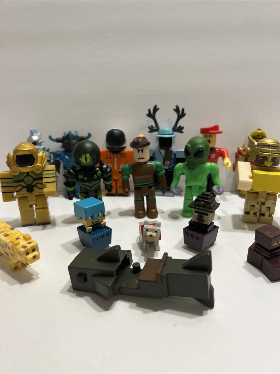 🔥Legos & Roblox Lot of 24 Character Pieces. Excellent Condition. Used.