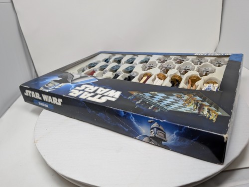 Jeu d'échecs de collection Star Wars 3D United étiquettes 2012, complet (1 aile cassée) - Photo 21/23