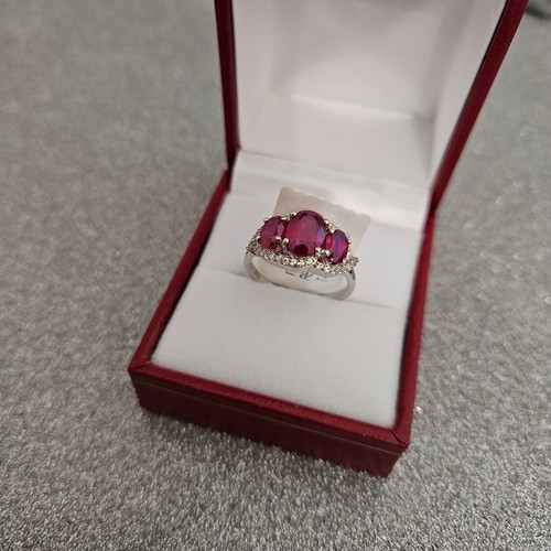 Mozambique Ruby & Zircon ring in platinum over Sterling silver - Picture 1 of 4
