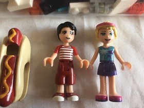 LEGO Friends Amusement Park Hot Dog Van (41129)