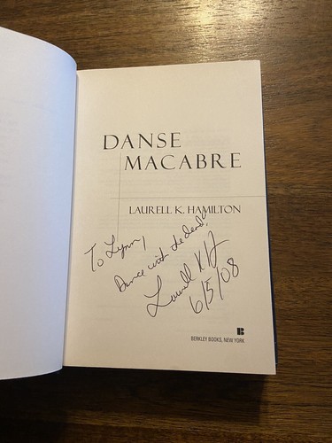 SIGNED Danse Macabre By Laurel K Hamiton 1st Printing First Edition 2006 HCDJ - Bild 2 von 12