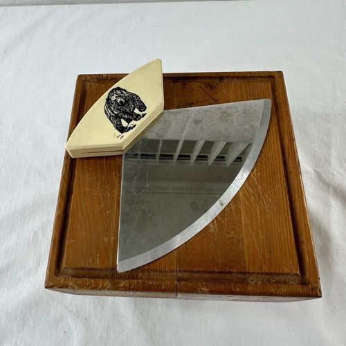 Mini Vtg Hardwood Butcher Block cheese Cutting Board 6x6 w/ Ulu Slicer Bear Legs - Picture 6 of 15