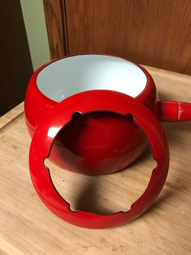 Fondue Pot Red Wooden Handle Open Slotted Lid Red Enamel 6 Skewers - Picture 8 of 12