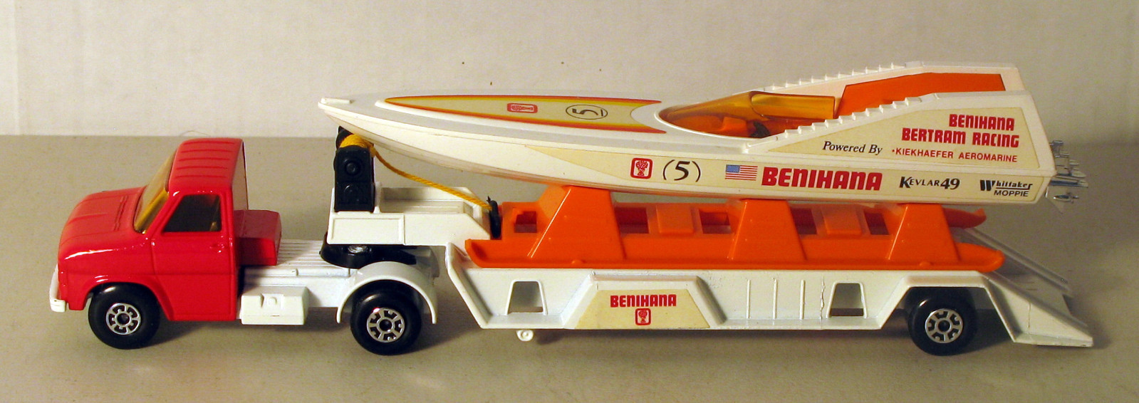 DTE LESNEY MATCHBOX SUPERKINGS SK-27 RED CAB, BENIHANA BOAT TRANSPORTER DTE LESNEY MATCHBOX SUPERKINGS SK-27 RED CAB, BENIHANA BOAT TRANSPORTER