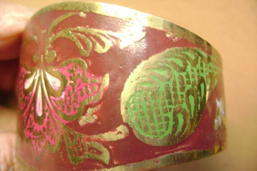 VINTAGE 1970"S RED MAROON , PINK BUTTERFLY WIDE BRASS CUFF BRACELET - Picture 5 of 7