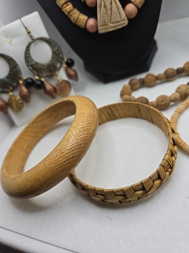 Lote de 6 Pulseras y Pendientes Boho Tribales Tallados en Madera - Imagen 7 de 18