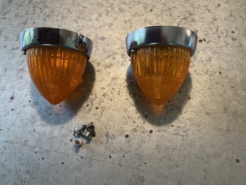 MERCEDES W108 W109 W111 FRONT TURN SIGNAL LENSES WITH TRIM RING AND BASE - Picture 3 of 4