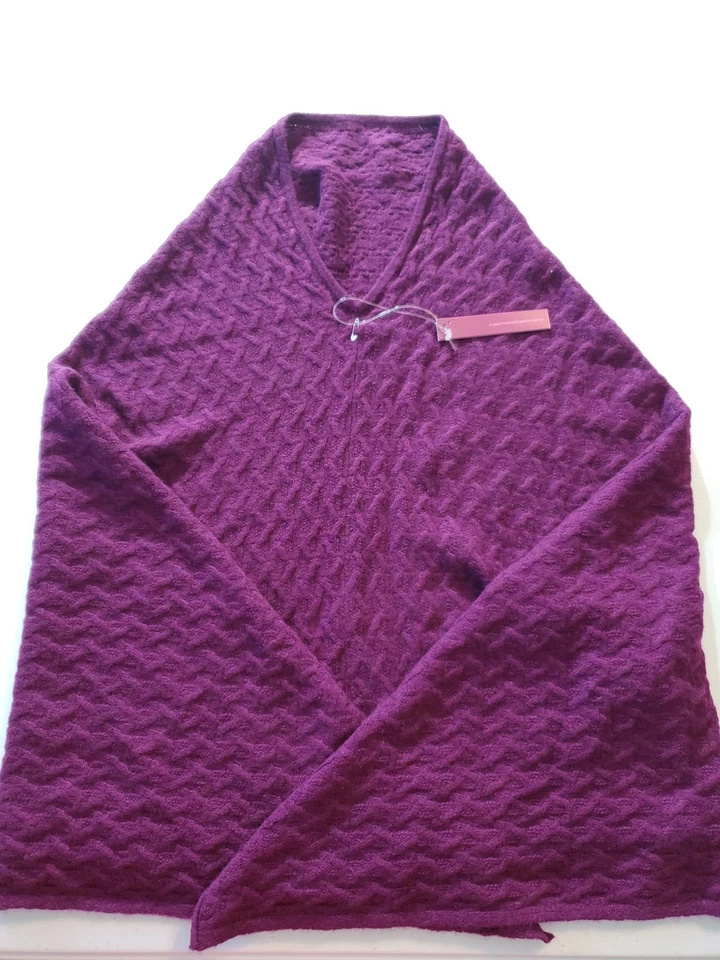 Poncho mediano de cachemir morado para mujer Foto 3 de 4