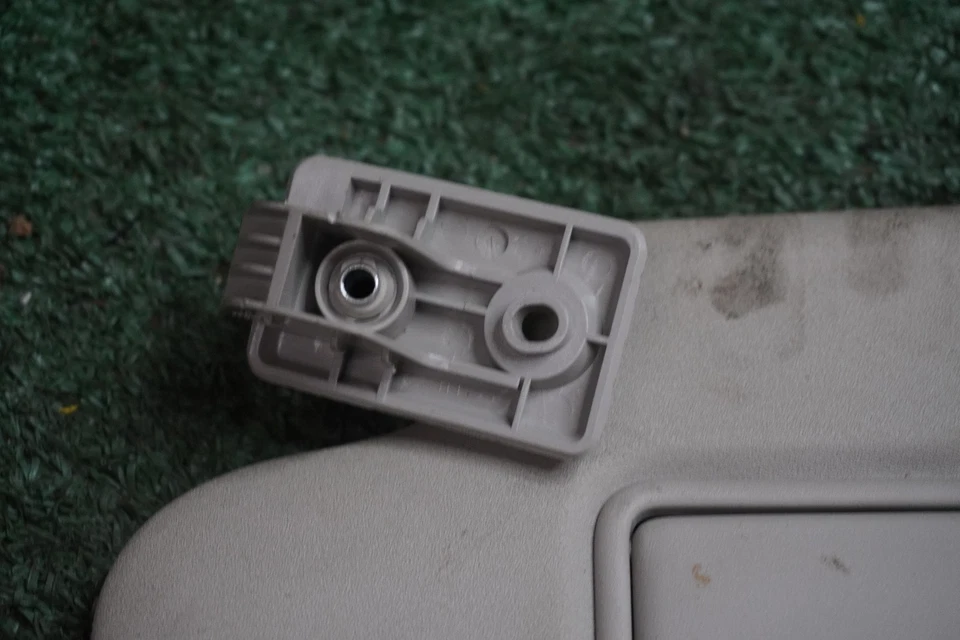 Nissan Rogue Sport 2017 2018 2019 lado del conductor parasol OEM 1 pieza 964006MA0C Foto 3 de 4