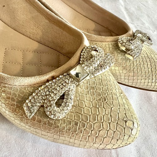 Vince Camuto Size 6 Ballet Flat Beige Tan Gold Embossed Leather Textured Shoes - Picture 4 of 13