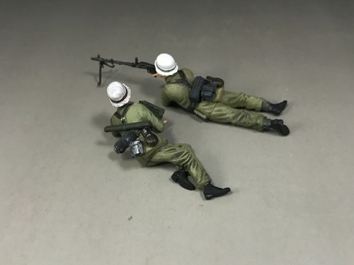1/35 Built and Painted Dragon WWII German DAK MG34 Machine Gun Crew 2 figures - Picture 3 of 10