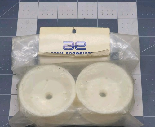 Vintage Team Associated RC10T 3 Piece Fron Wheels Narrow Fronts 7872 Cadillac - Picture 3 of 3