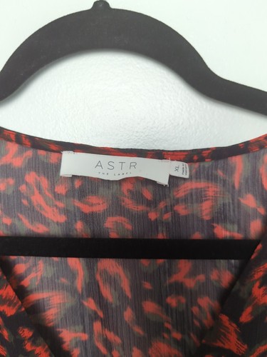 ASTR The Label Womens Sheer Red Cheetah Surplice V-Neck Lined Cap Sleeve Size XL - Picture 2 of 7