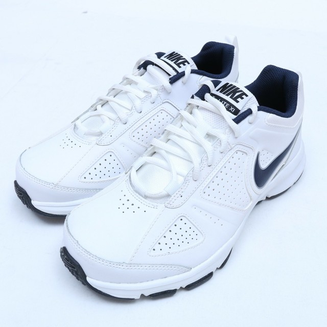 womens black nike slip resistant shoes