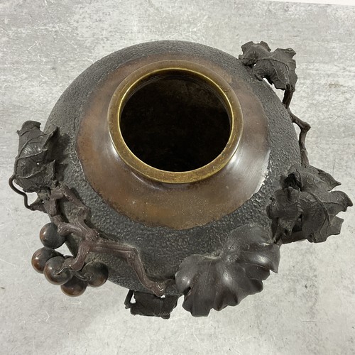 Antique Japanese Bronze High Relief Vase Meiji Period See Photos - Picture 7 of 12