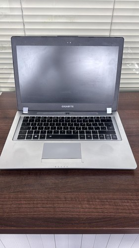 Gigabyte P34G V2 Laptop, 256GB SSD, 16GB Ram, Intel i7-4710HQ (Faulty Battery)