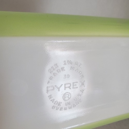 Vintage Pyrex 213 Lime Green 1.5 Qt Loaf Bread Pan Ovenware Made in USA - Picture 2 of 4