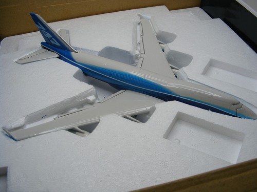 Aviator Series Boeing 747-400 Freighter 1:200 Solid Diecast House Colors - Picture 4 of 14