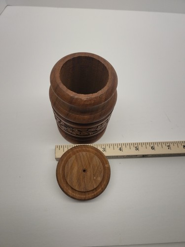 Contenedor de frasco de madera tallado a mano con tapa hecho en la India década de 1970 - Imagen 4 de 9