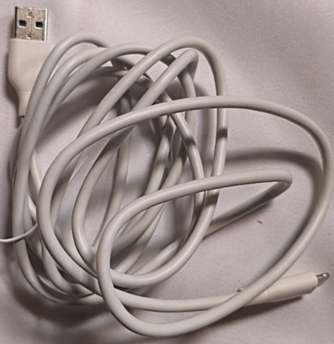 Amazon Basics Charging Cable USB-A to Apple White 6 Foot Fast Charging New - 第 3/4 張圖片