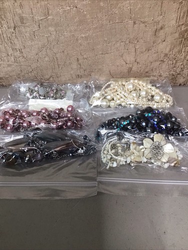 Vintage To Now mixed Lot Of Costume Jewelry And Junk Drawer Treasures - Picture 7 of 11