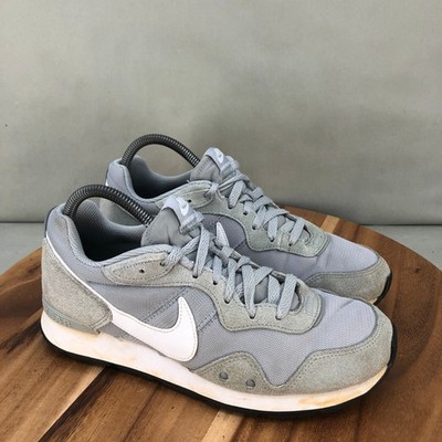 Nike Venture Runner Gray White Sneakers Mens Size 8 Retro Athletic Shoes