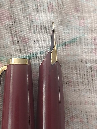Montblanc Burgundy Resin Fountain Pen With Gold Plated Fine Nib Germany - 第 15/19 張圖片