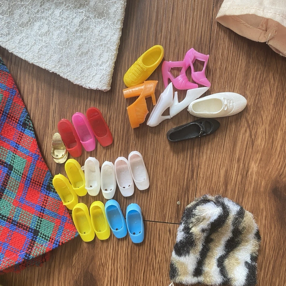 Lote Ropa Clon Barbie Años 60 70 De Colección Shillman Hong Kong Maddie Mod Botas Zapatos Foto 4 de 4