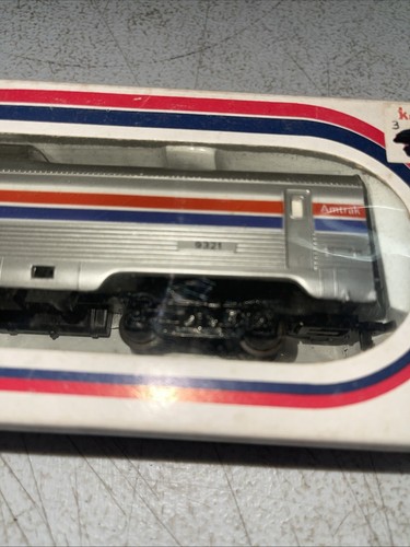 LIFE-LIKE HO SCALE AMTRAK #9321 SILVER TOWER VISTA-DOME PASSENGER CAR - Picture 3 of 8