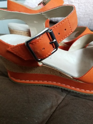 Clarks Size 3.5d Leather Orange Wedge Sandals - Picture 12 of 13