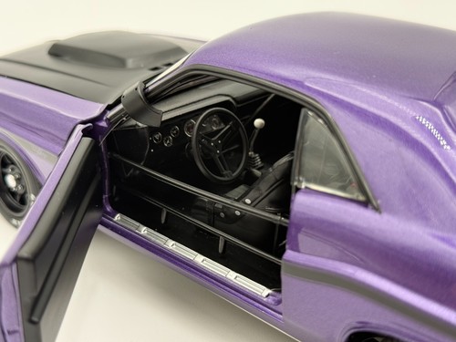 A1806010 - 1970 Dodge Challenger Trans Am - Plum Crazy - 1:18 Modell von ACME - Bild 9 von 14