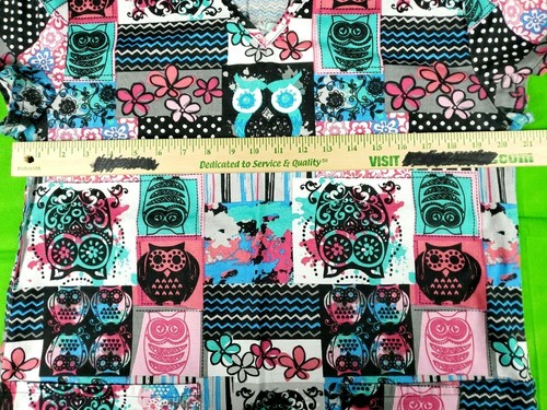 24/7 Scrubs multicolor owl print women's 2 pocket scrub top size M - Picture 3 of 5