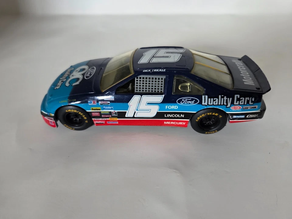 Литой под давлением гоночный автомобиль Ford Monte Carlo Dick Trickle No15 качественный уход 1:24 темно-синий - Изображение 3 из 4