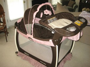 Details About Graco Pack N Play Playard With Removable Bassinet Changing Table Sleeper Euc