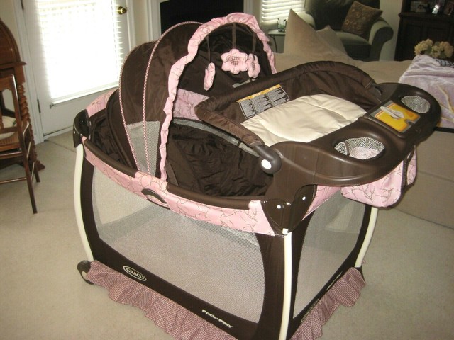 pack and play with bassinet and changing table