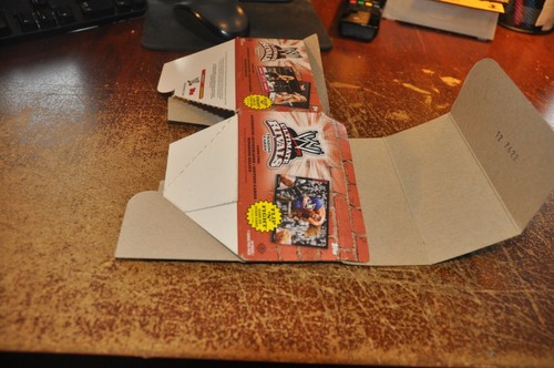 2008 wwe ultimate rivals trading topps empty box + 6 empty trading cards packs  - Bild 4 von 7