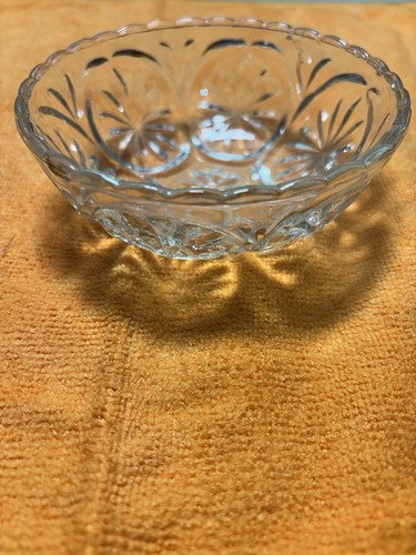 Vintage Anchor Hocking Medallion / Star Dip Bowl Crystal (Clear). 5 Total - Picture 2 of 4