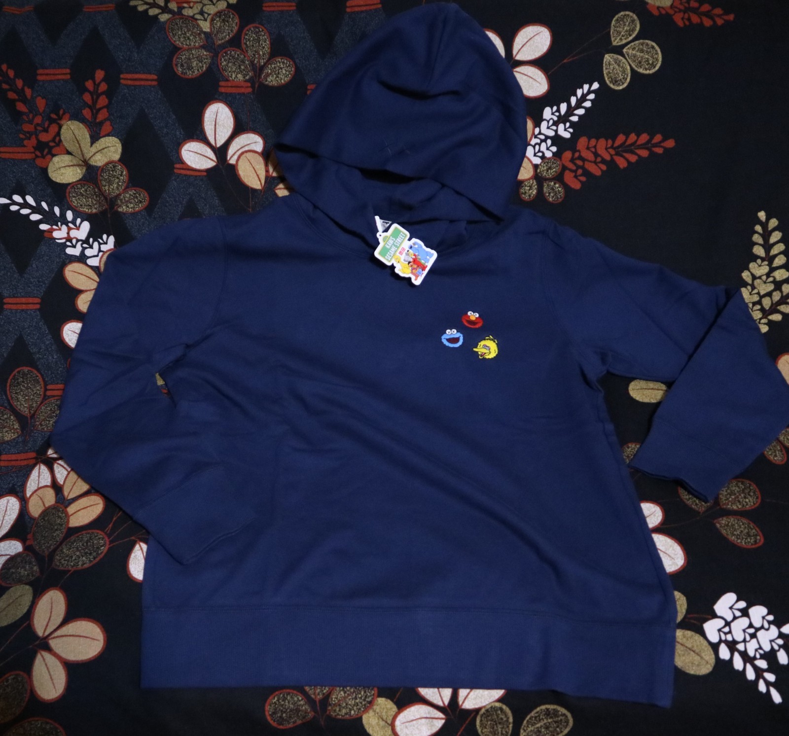 KAWS SESAME STREET X UNIQLO Navy Hoodie Sweat L = M (US,EURO) 100% AUTHENTIC KAWS SESAME STREET X UNIQLO Navy Hoodie Sweat L = M (US,EURO) 100% AUTHENTIC