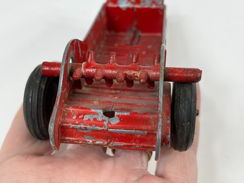 Vintage 1950s HUBLEY Kiddie Toy SPREADER for Tractor Red DIECAST Farm Trailer - Picture 4 of 10