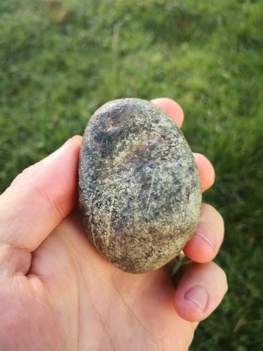 New Zealand Greenstone serpentine Pounamu natural cobble stone carving palmstone - Picture 6 of 7