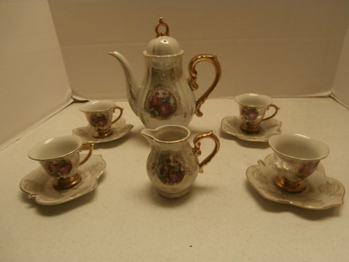 Vintage. FRANKREICH DEMITASSE PORZELLAN IRISIERENDES KAFFEESERVICE VIKTORIANISCHES PAAR HANDBEMALT - Bild 1 von 12