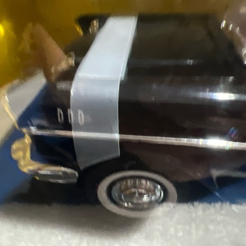 Vintage 1:18 Scale Road Legends Black 1957 Chevrolet Bel Air Convertible - Picture 2 of 6