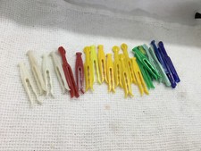 LOT OF 22 VINTAGE MASTRO CLOTHES PINS PLASTIC