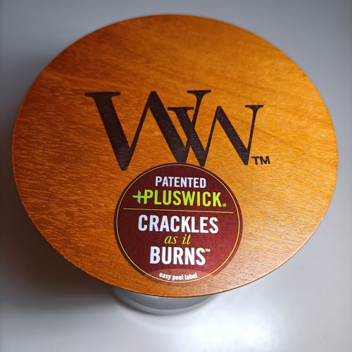 WoodWick Fraser Fir Medium Crackling Hourglass Scented Candle 275g - Picture 2 of 4