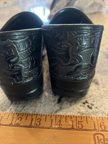 Dansko Professional Black Paisley Tooled Leather Clogs Size EUR 40 US 9.5/10 EUC - Picture 8 of 11